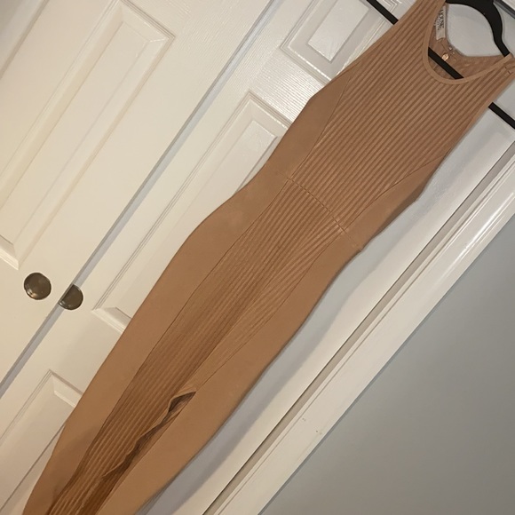 🔥HOUSE OF CB NUDE DRESS - Picture 2 of 4